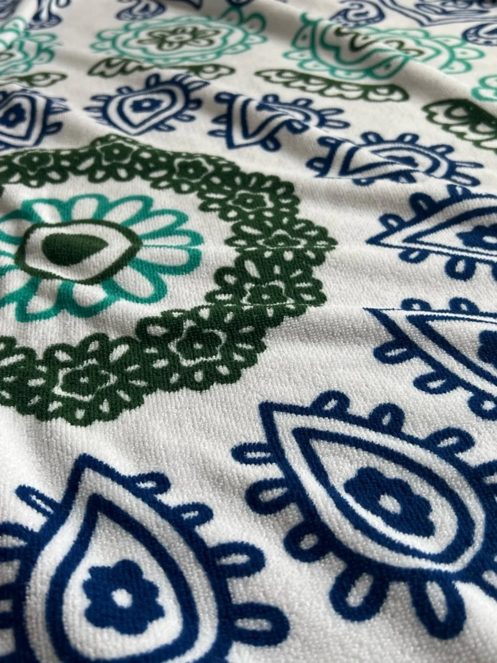 Ricdecor Round Mandala Beach Towel - White with Blue & Teal Print